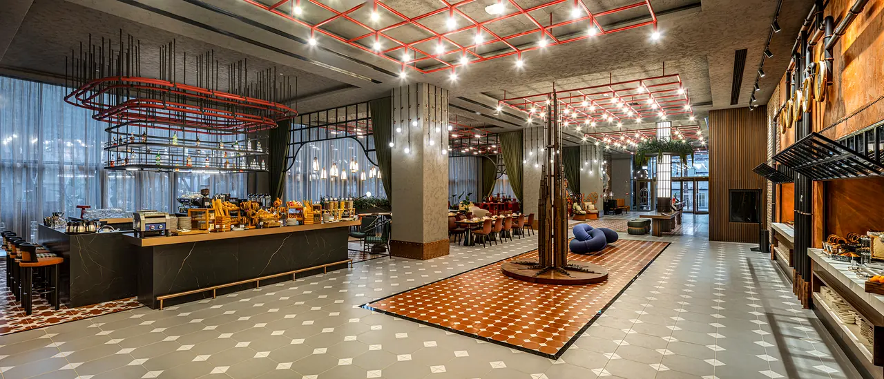 Canopy by Hilton — Büfe alanı, desenli halı ve karo zemin