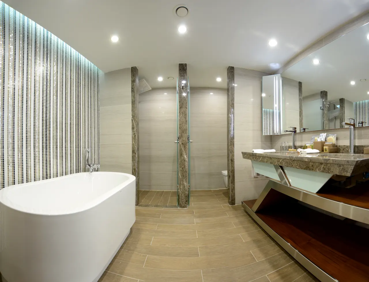 Rixos Premium Belek — Banyo: serbest duran küvet ve çift lavabo