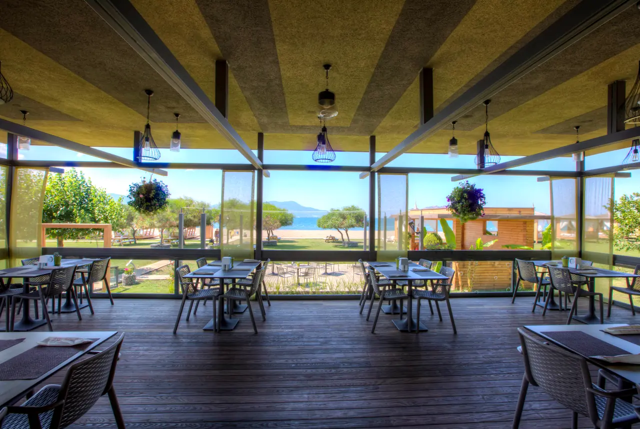 TUI Sensatori Barut — Deniz manzaralı yarı açık restoran