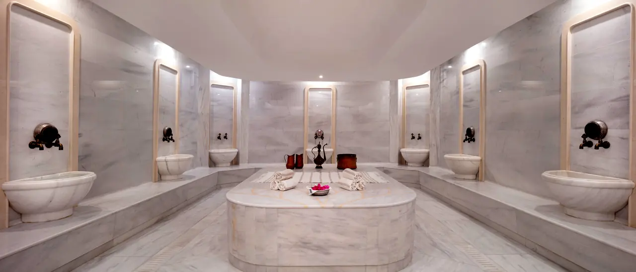 Xanthe Resort & Spa — Hamam: beyaz göbek taşı ve kurnalar